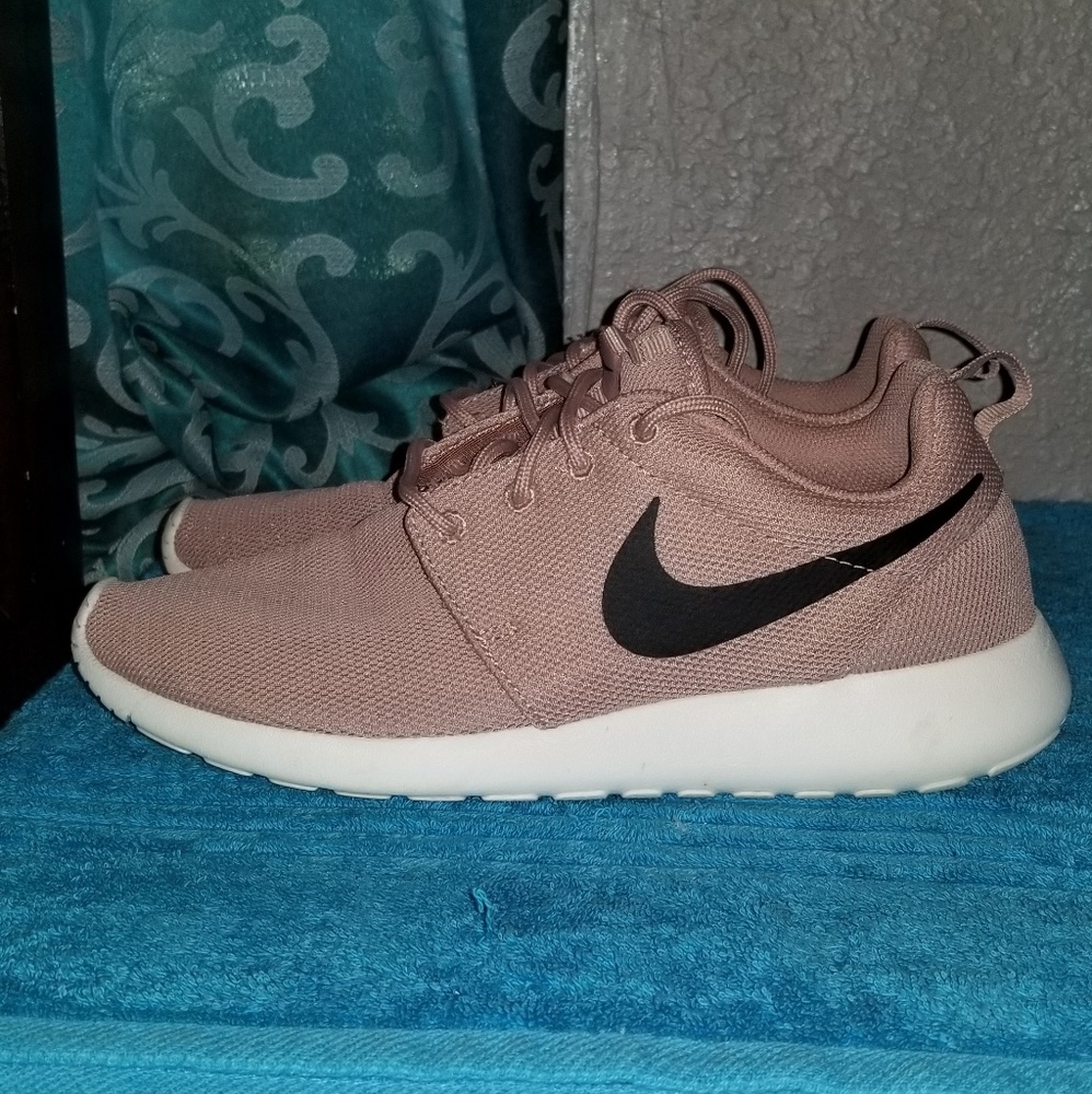 Nike roshe shoes